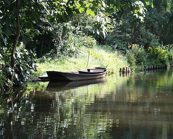 Kahn im Spreewald (Foto: RaBoe/Wikipedia)